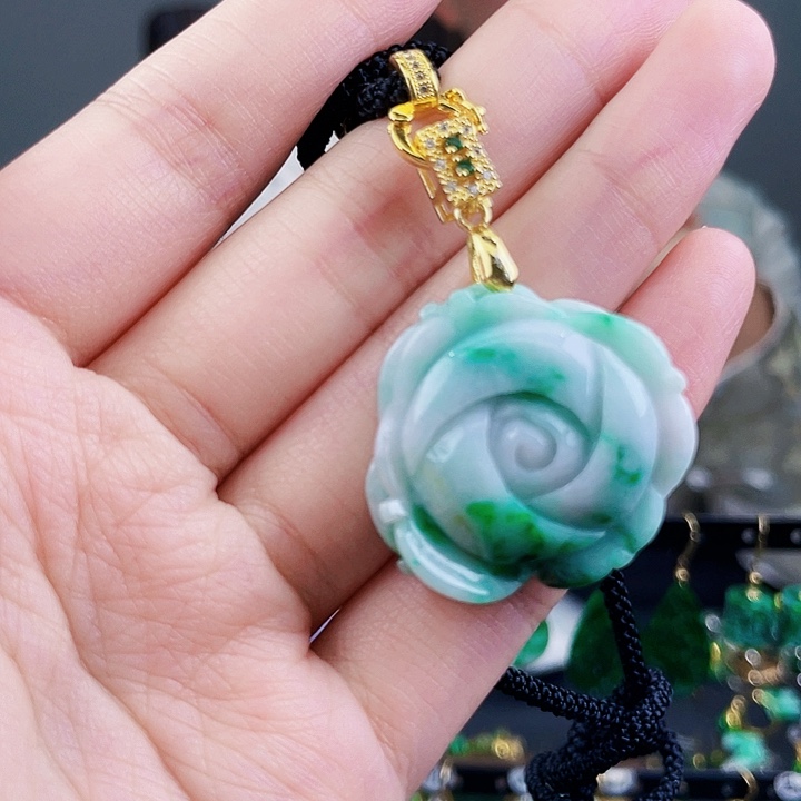 翡翠颈饰未镶嵌饰品