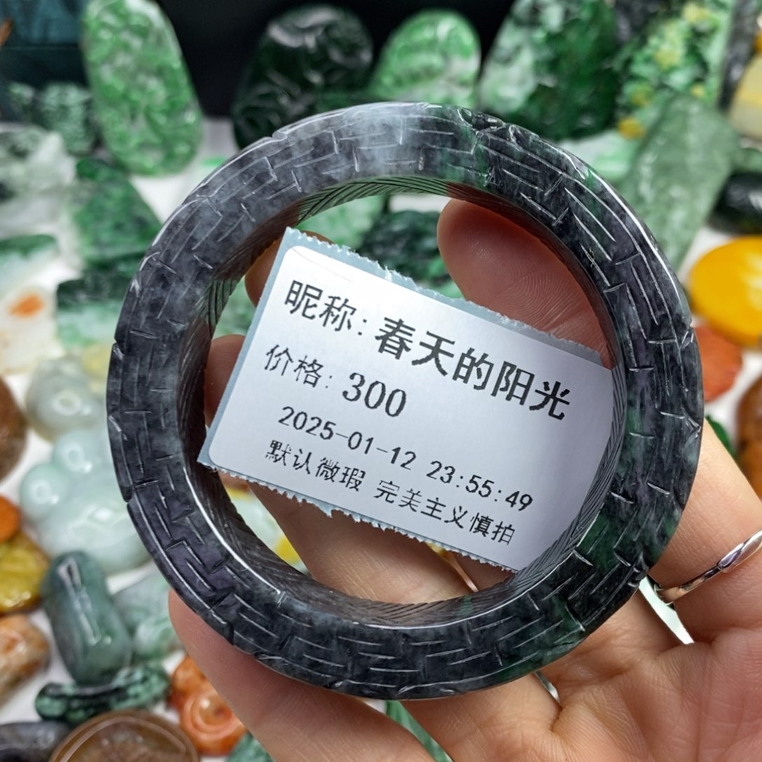翡翠颈饰未镶嵌春***光