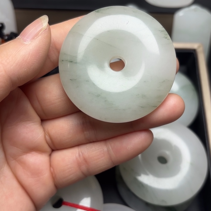 石英质玉未镶嵌颈饰劉*姐