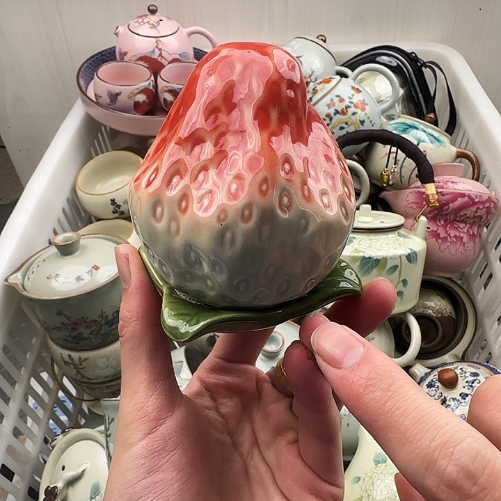 陶瓷草莓茶叶罐子