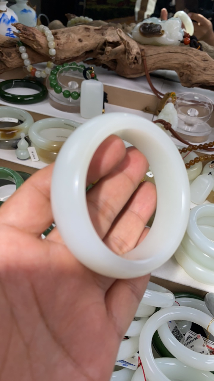 和田玉手镯58.5圈口