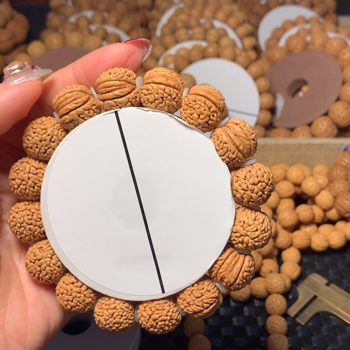 桃核手串E****泣4号链接。。。。