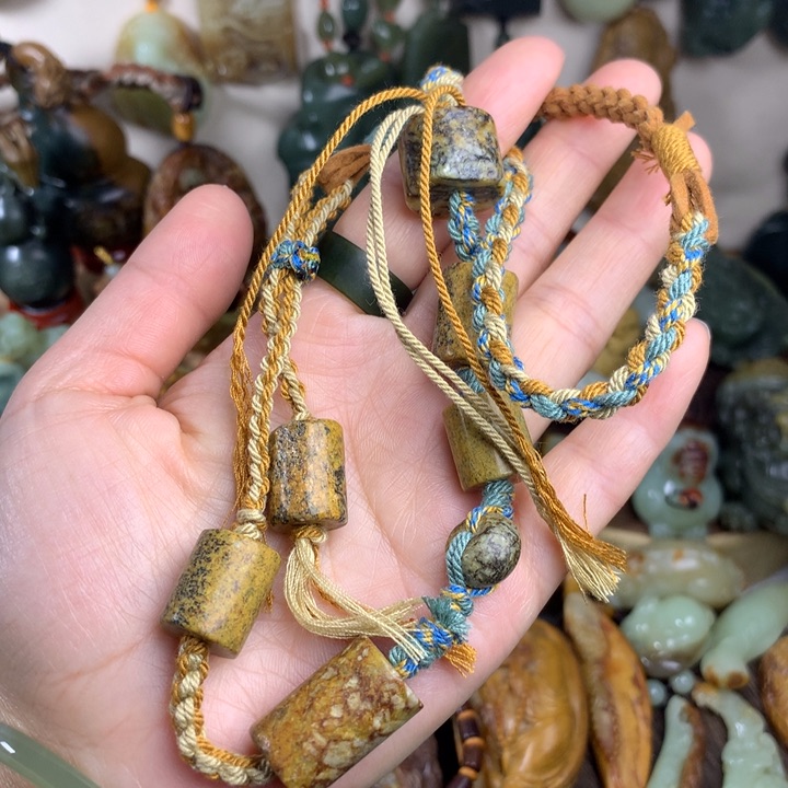 岫岩河磨玉（透闪石质玉）项链未镶嵌