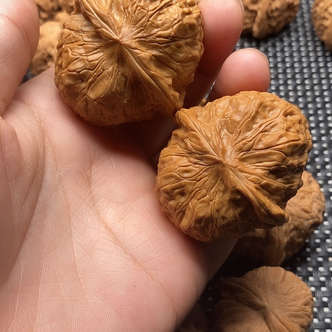 逃***离文玩核桃吊坠核桃