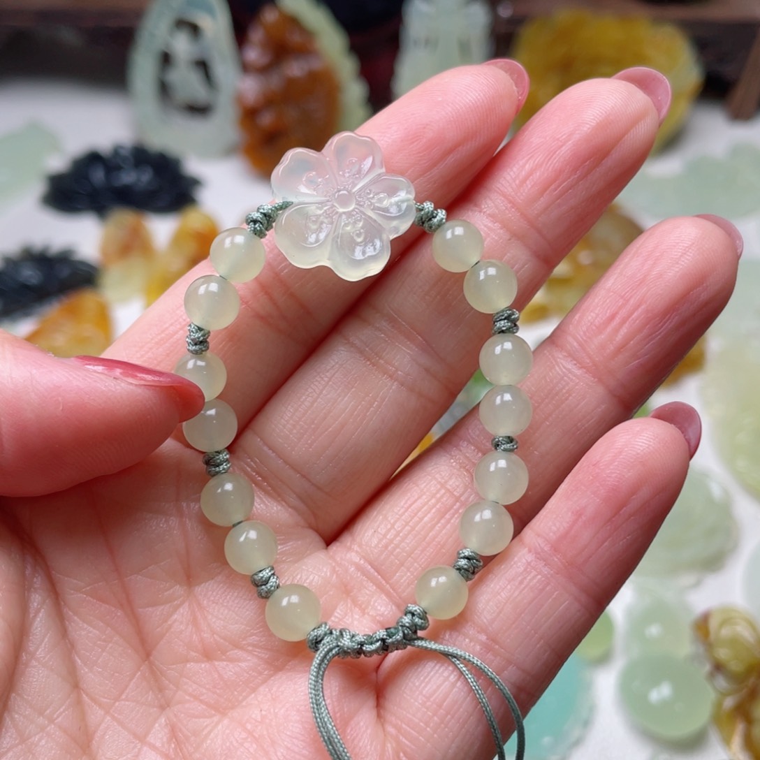 蛇纹石玉颈饰未镶嵌