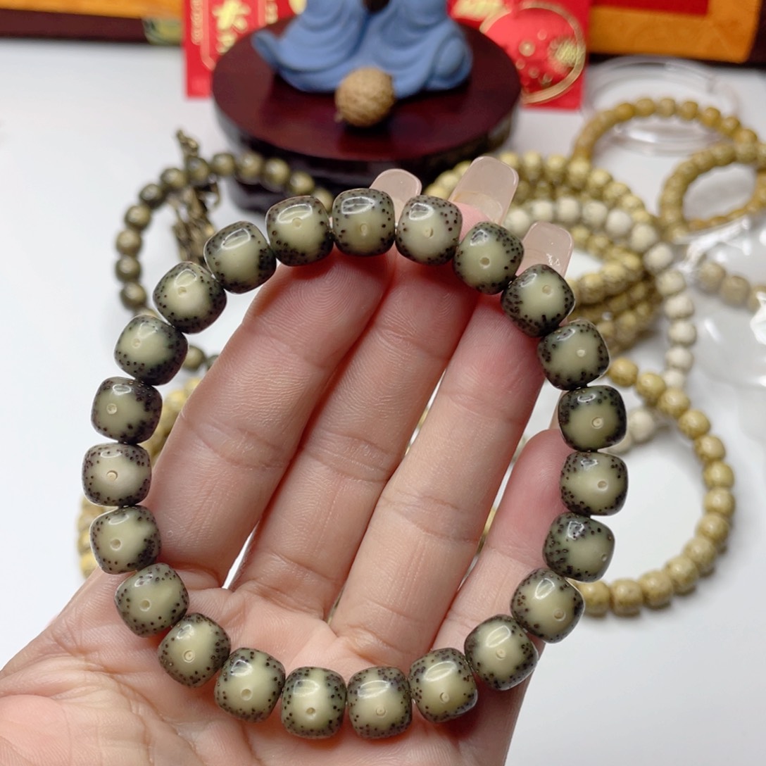 星月菩提手串石玉料冰糖满绿大眼睛卡10