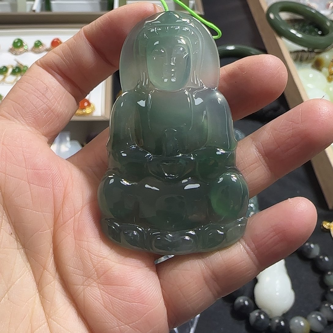 翡翠颈饰未镶嵌绿