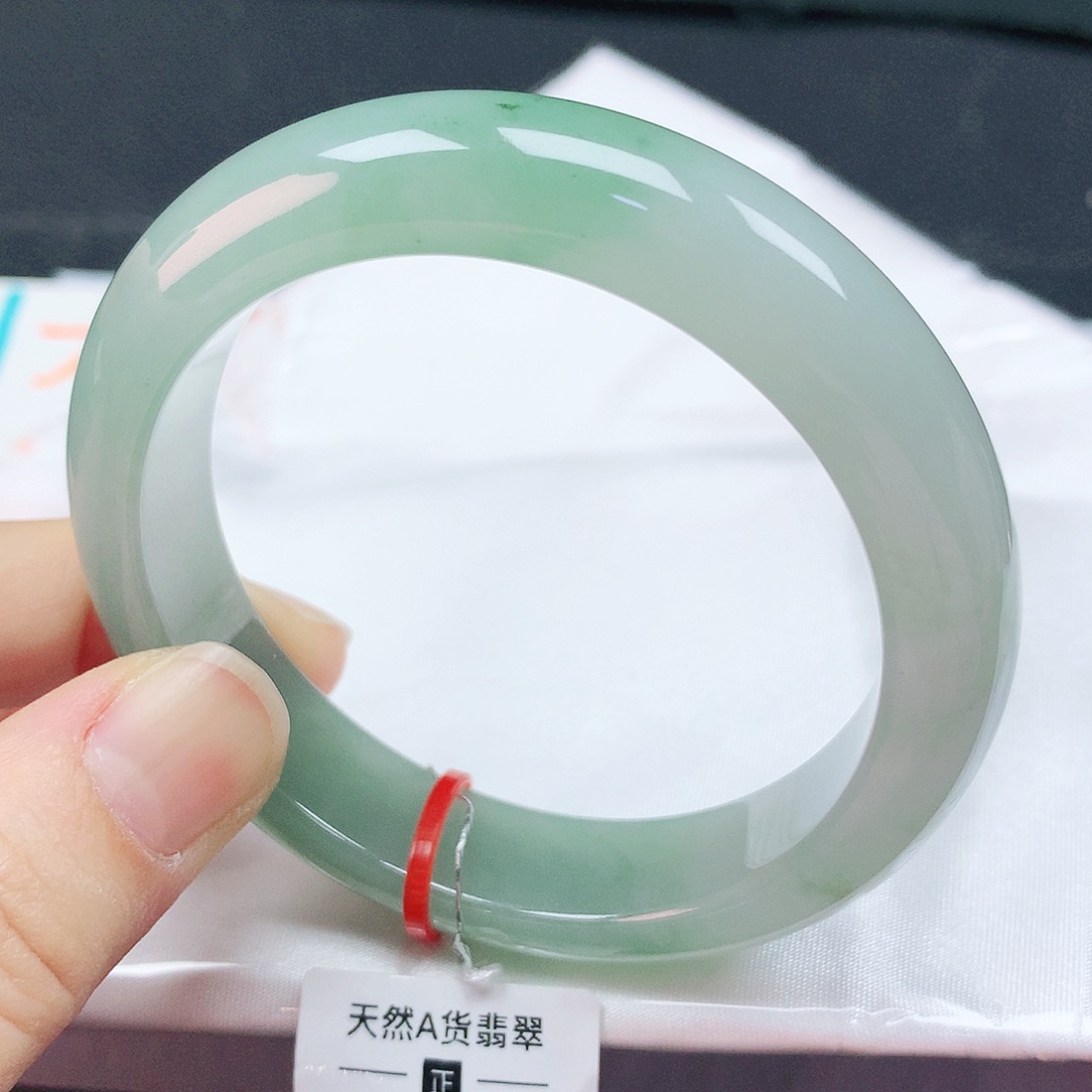 翡翠手镯未镶嵌55圈