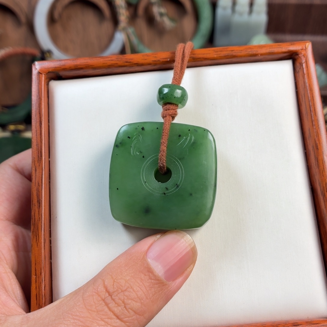 禅***月和田玉未镶嵌颈饰