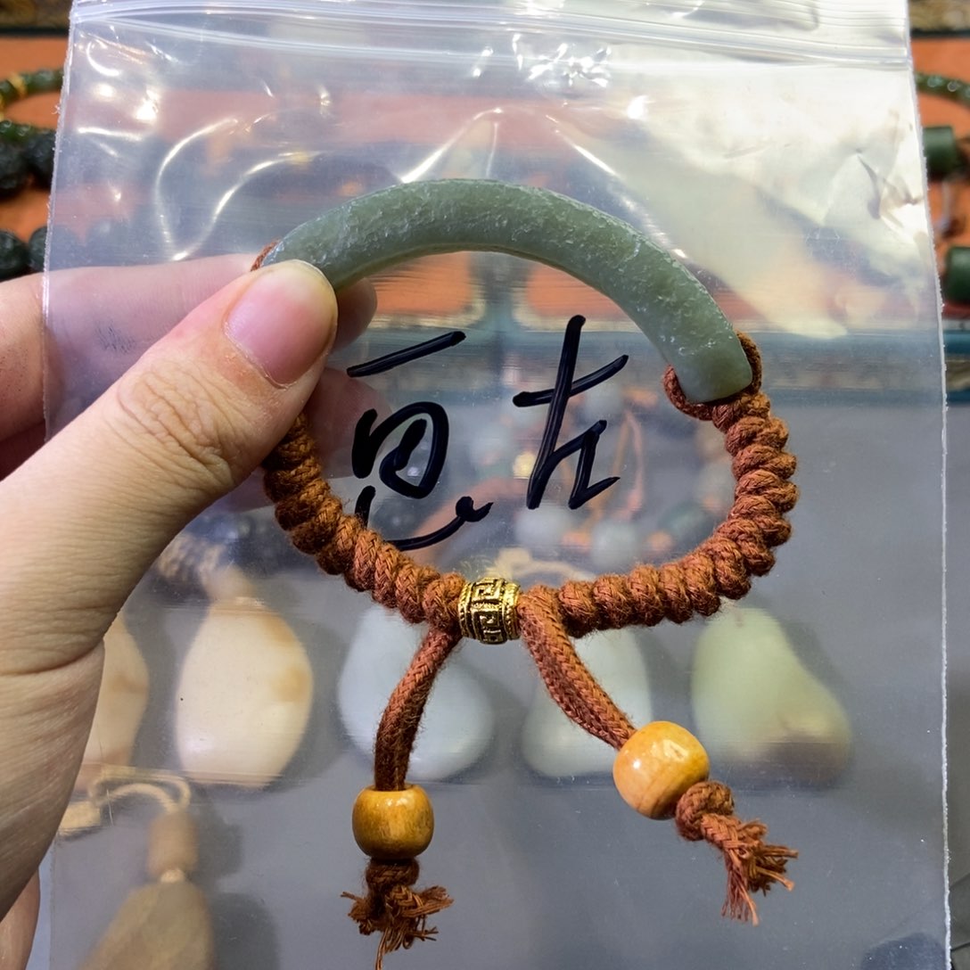 和田玉颈饰未镶嵌画*