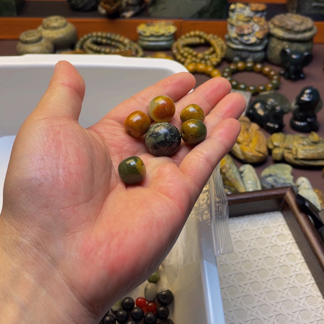 【闪购商品】未镶嵌岫岩河磨玉（透闪石质玉）挂件呵*