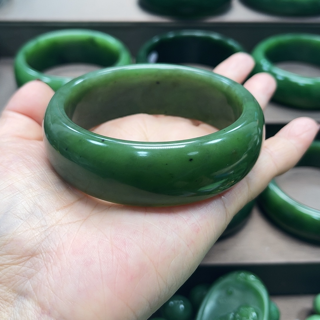 和田玉（碧玉）未镶嵌手镯