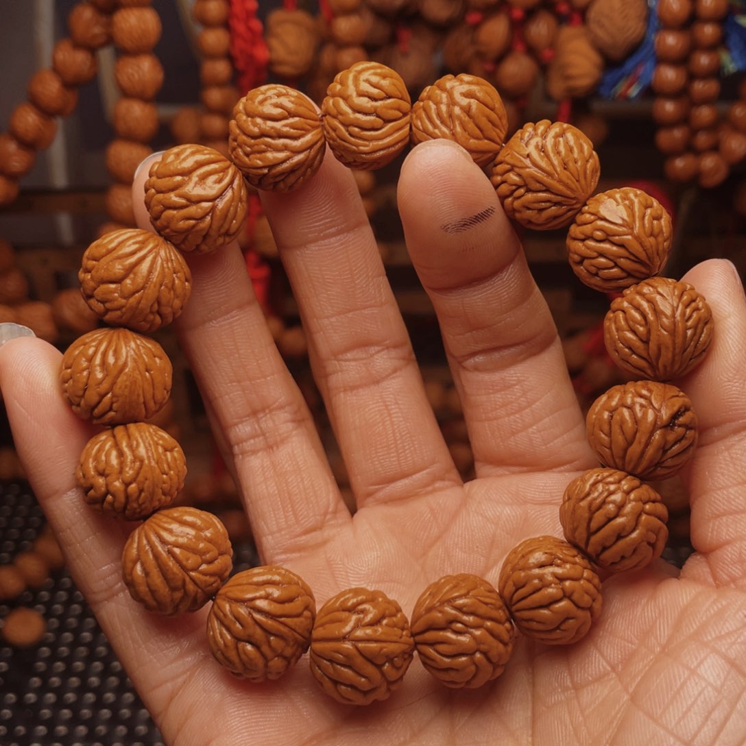 木质类龙纹桃枭挂件