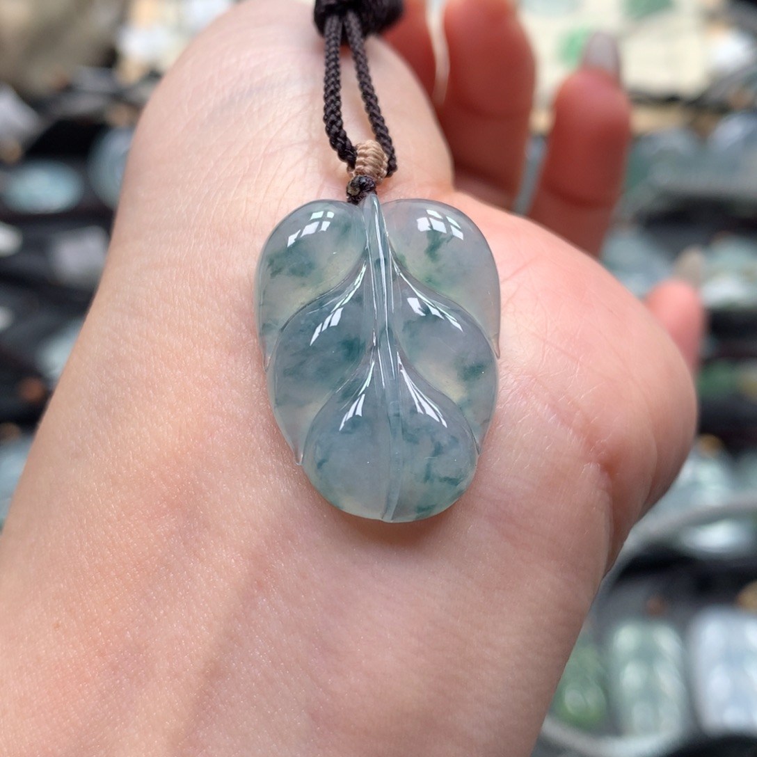 翡翠颈饰未镶嵌叶子