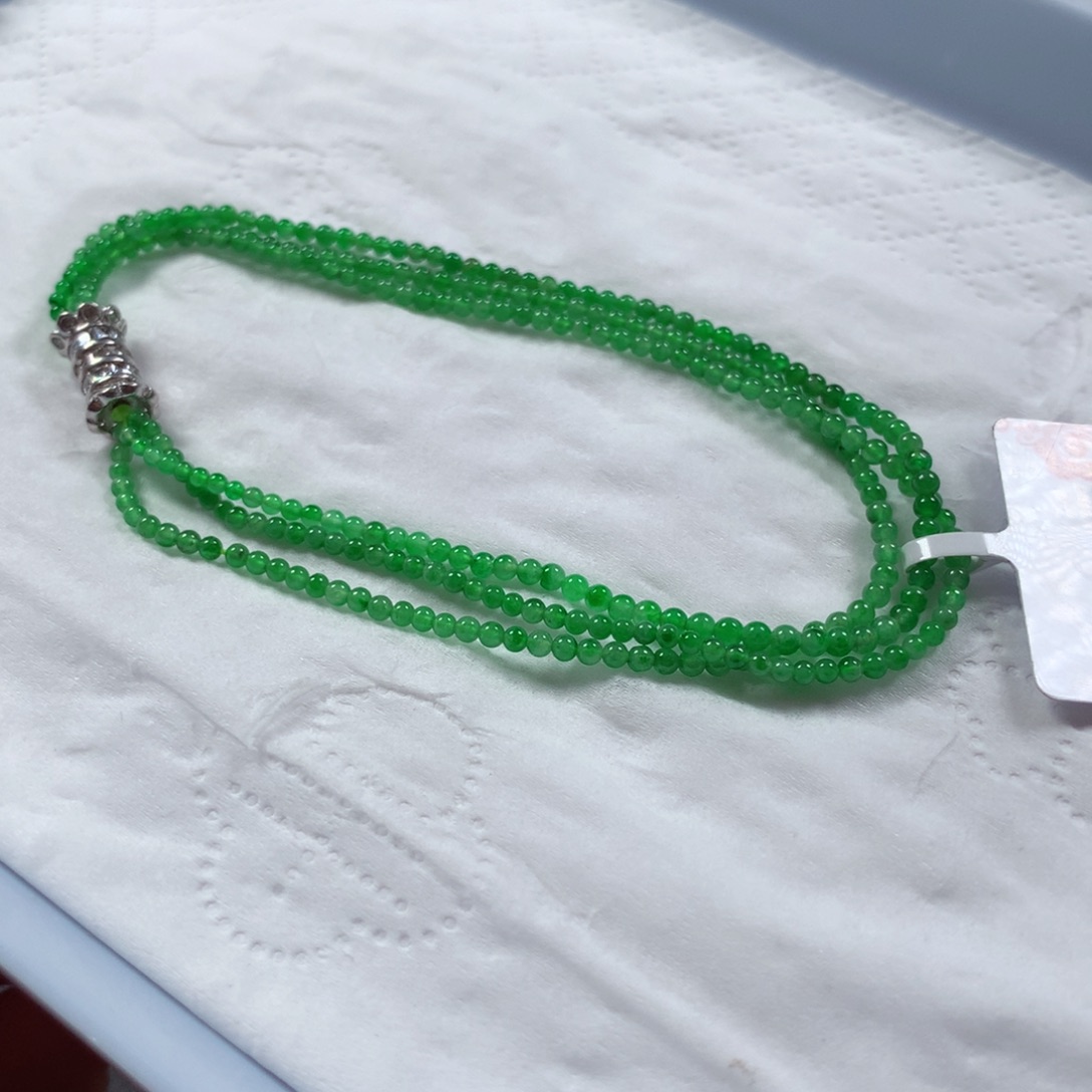 翡翠颈饰未镶嵌手串
