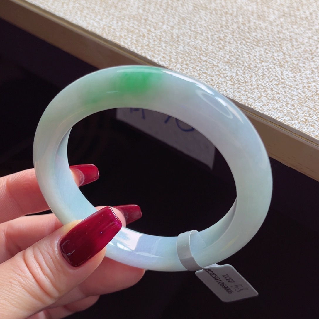 翡翠手镯未镶嵌手镯