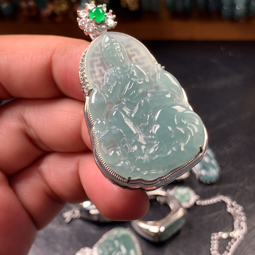 翡翠未镶嵌颈饰普贤