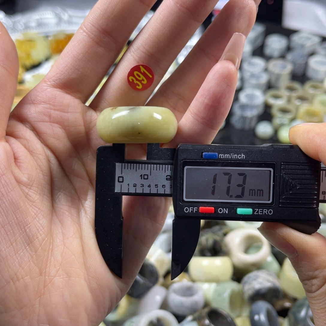 蛇纹石玉未镶嵌戒指