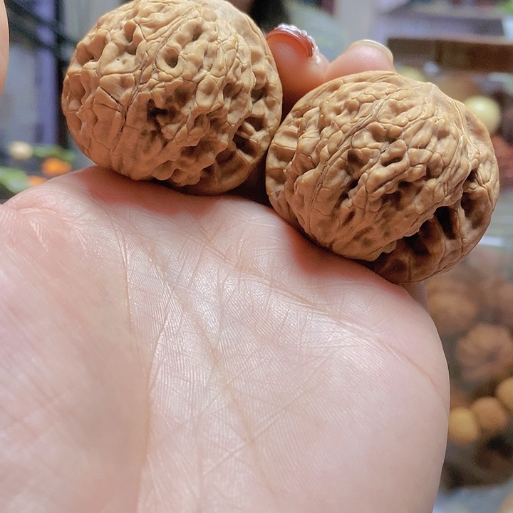 【闪购商品】文玩核桃把件40武狮子尖黄