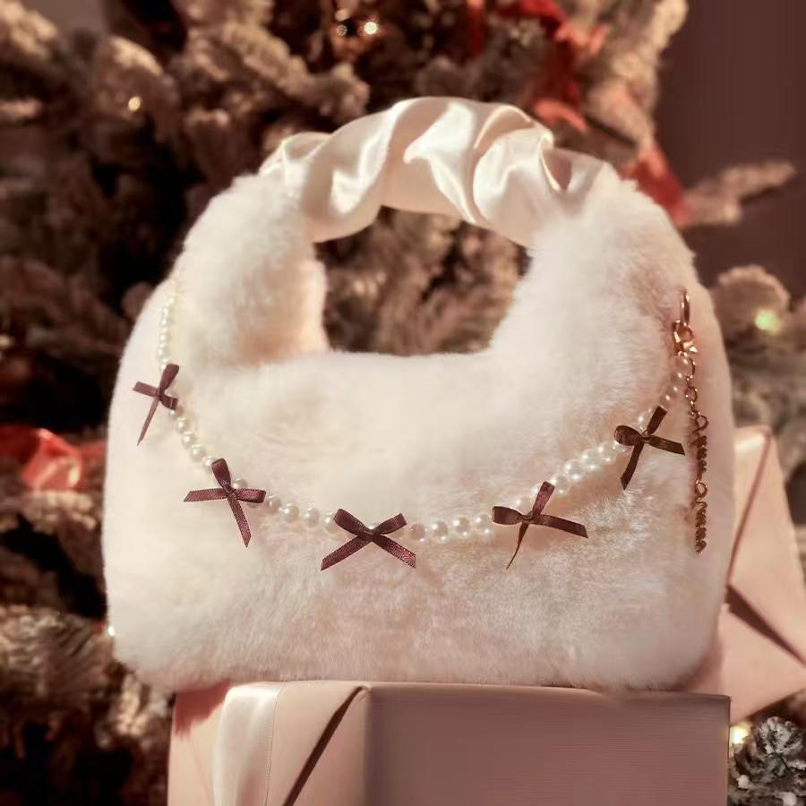 【言言分享花晓晓】白色圣诞毛绒包精致手提化妆包网红