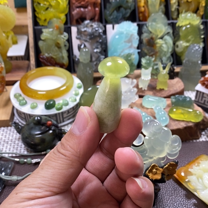 蛇纹石玉未镶嵌小摆