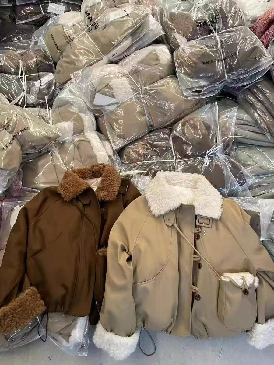 韩版加绒加厚卡其色冬季新款翻领长袖保暖常规款小个子宽松棉服