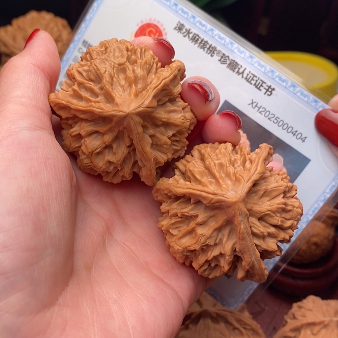 文玩核桃把件龙纹奔49