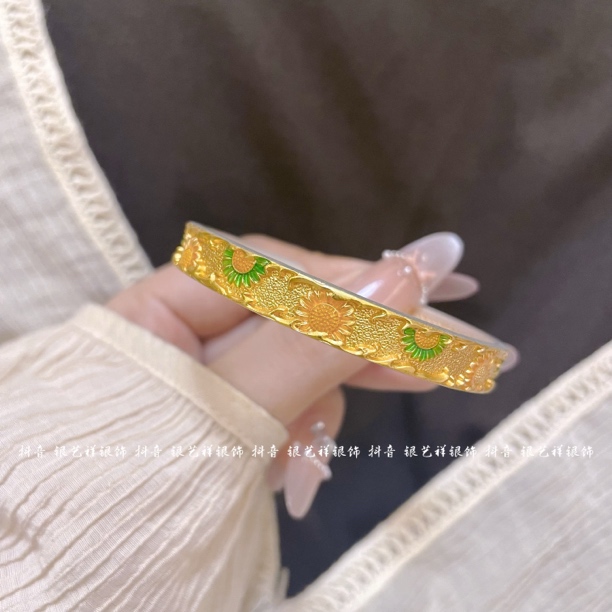 足银银制品 足银999.9新款小雏菊描金珐琅浮雕奶油边心经足银手镯