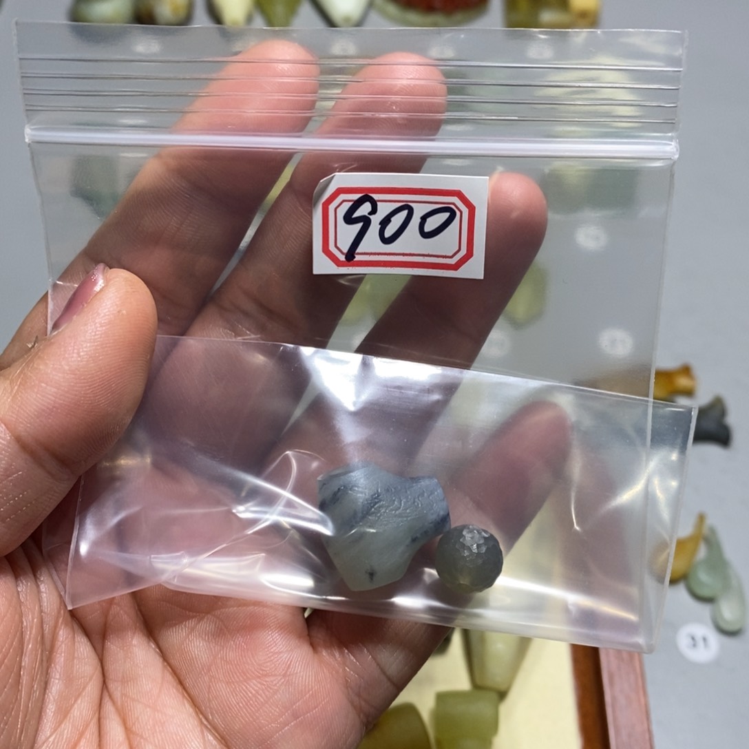 蛇纹石玉颈饰未镶嵌请****楊