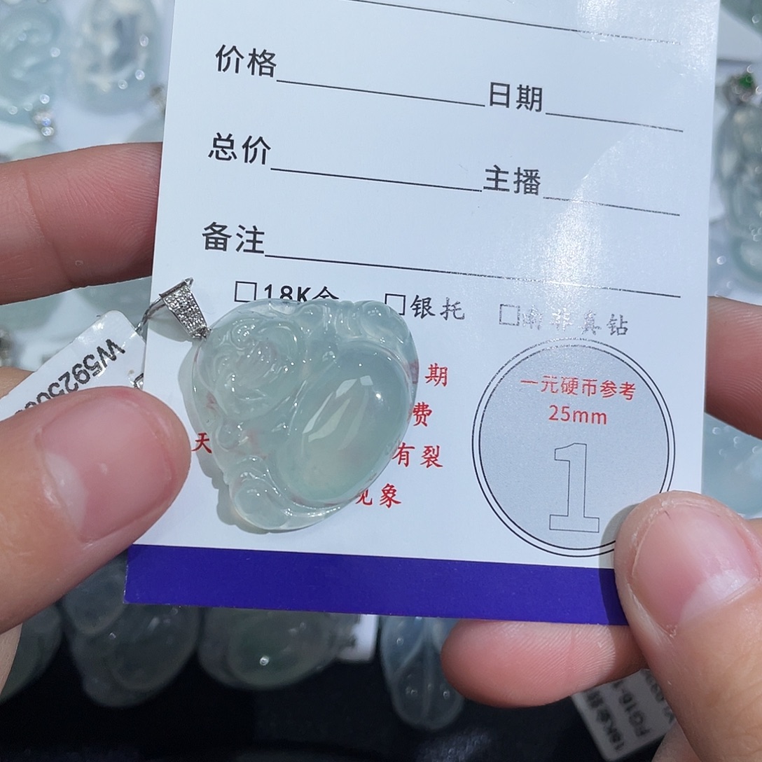 米***仁翡翠18K金镶嵌颈饰