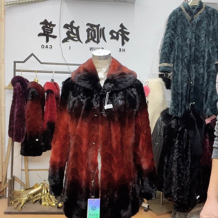 商场断码拼貂衣服