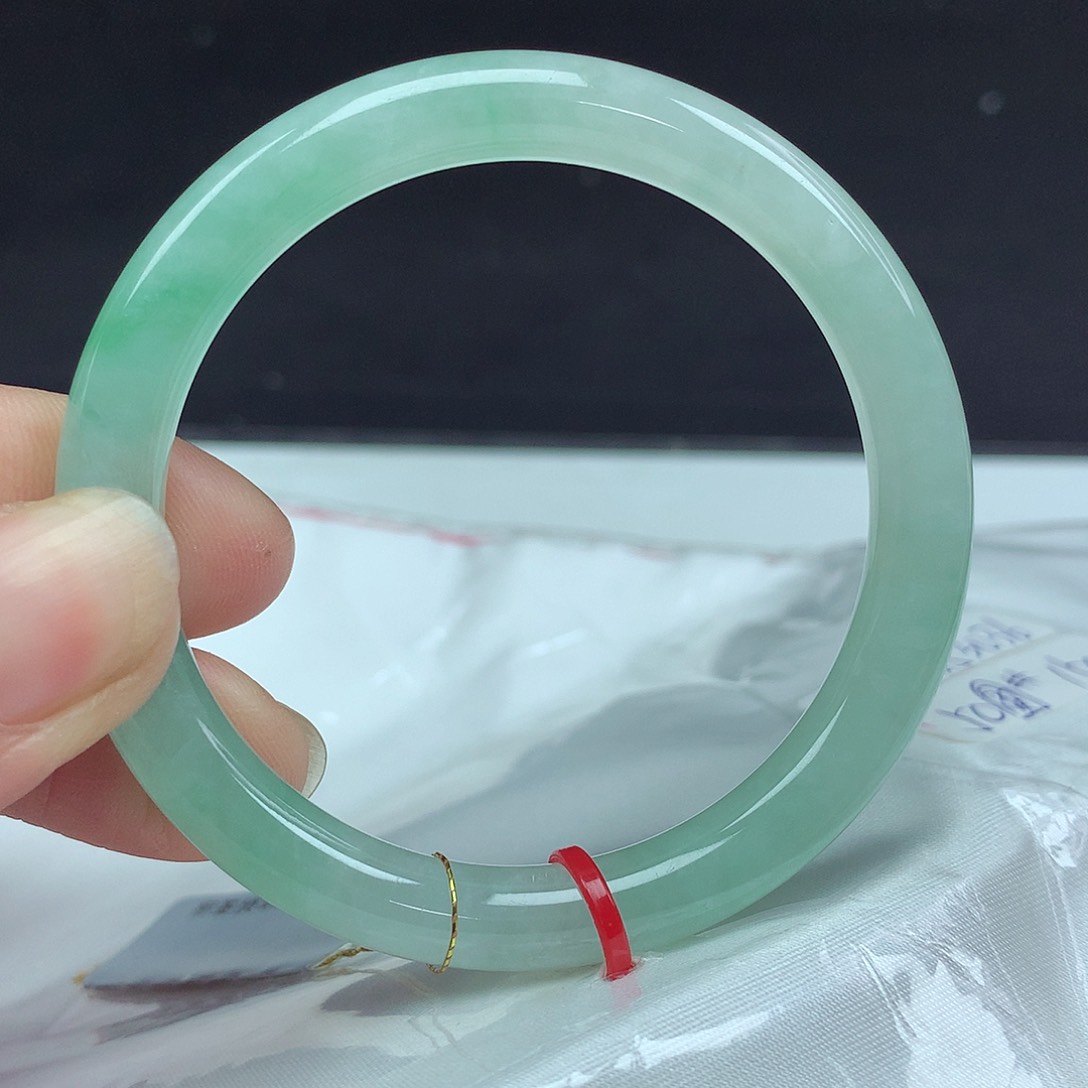 翡翠手镯未镶嵌50圆036