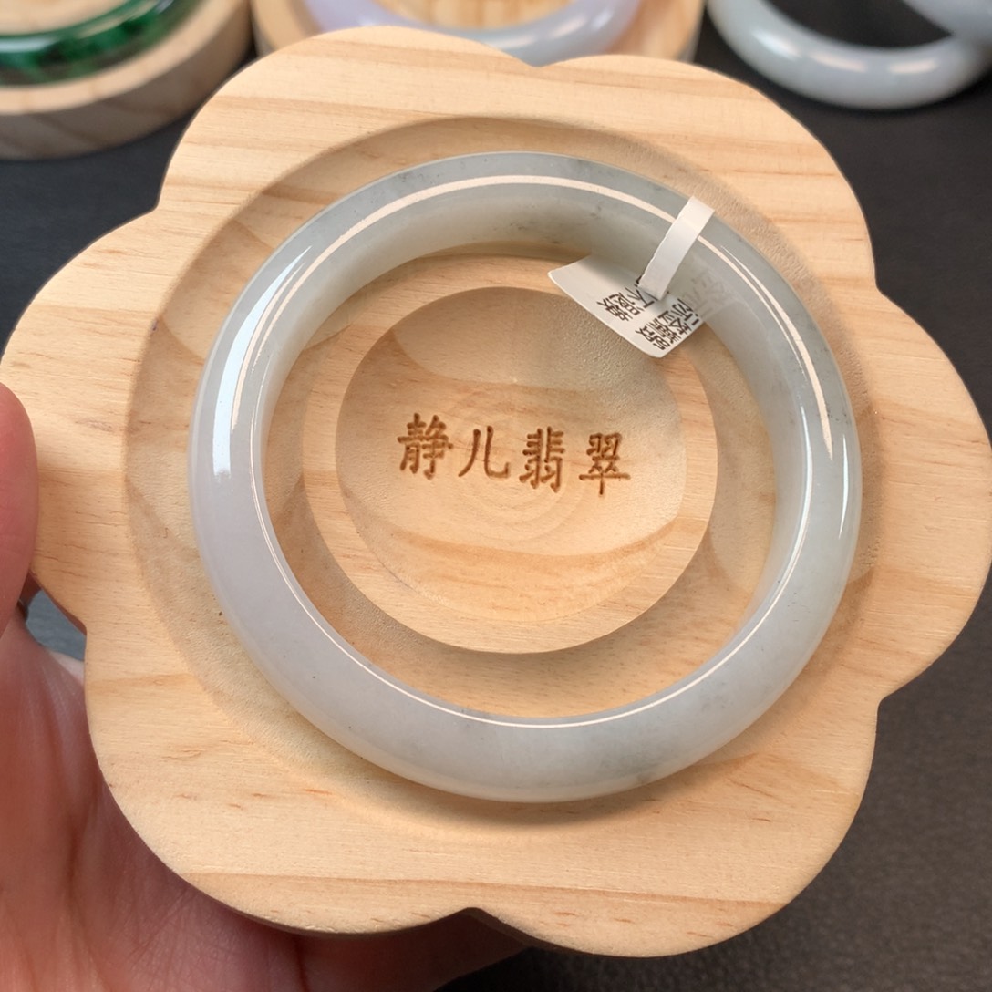 翡翠手镯未镶嵌56圈口