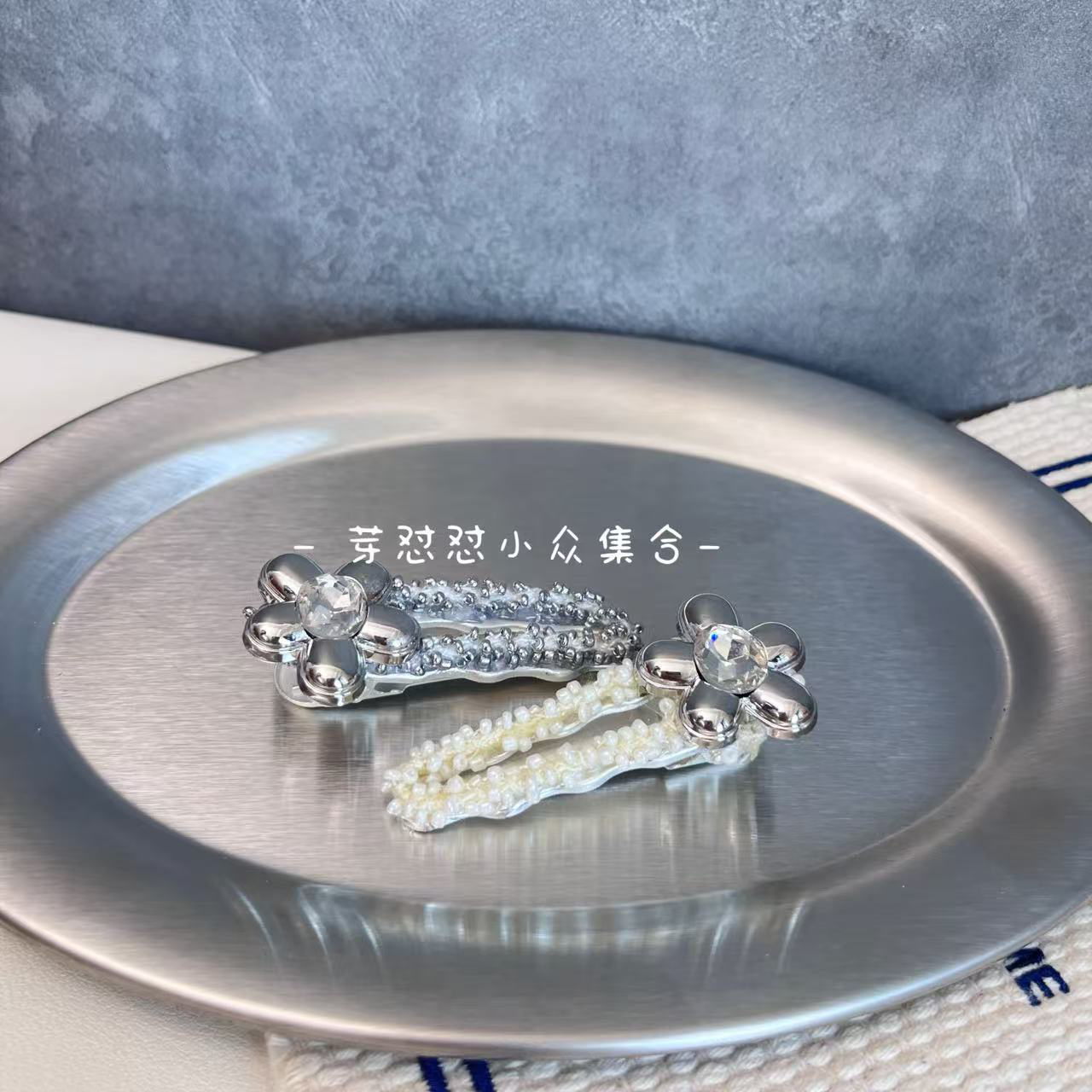 芽怼怼韩国银色小花满钻压夹 06299