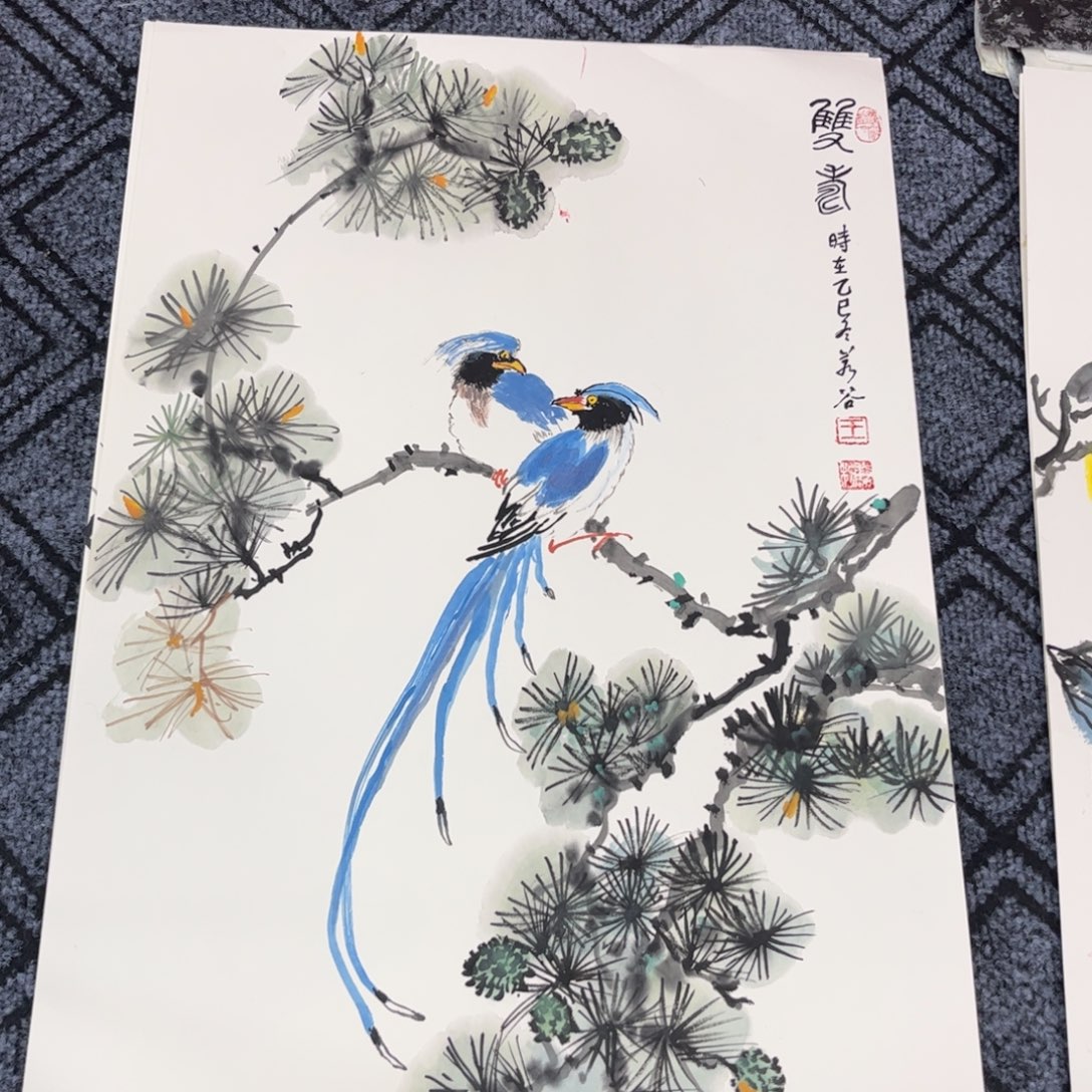 国画若有所思地在