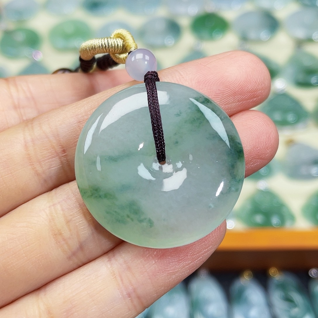 翡翠颈饰未镶嵌吊坠