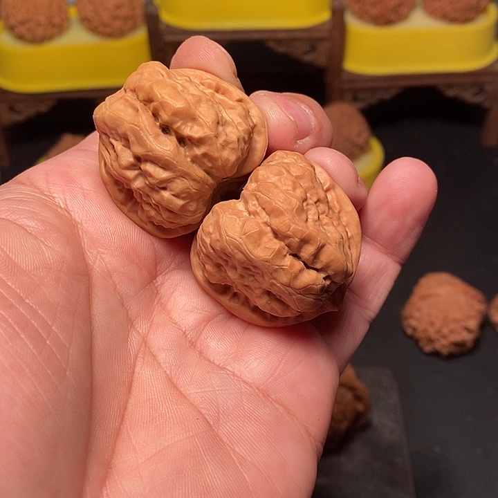 两***饭文玩核桃吊坠37.5尺，蛤蟆头