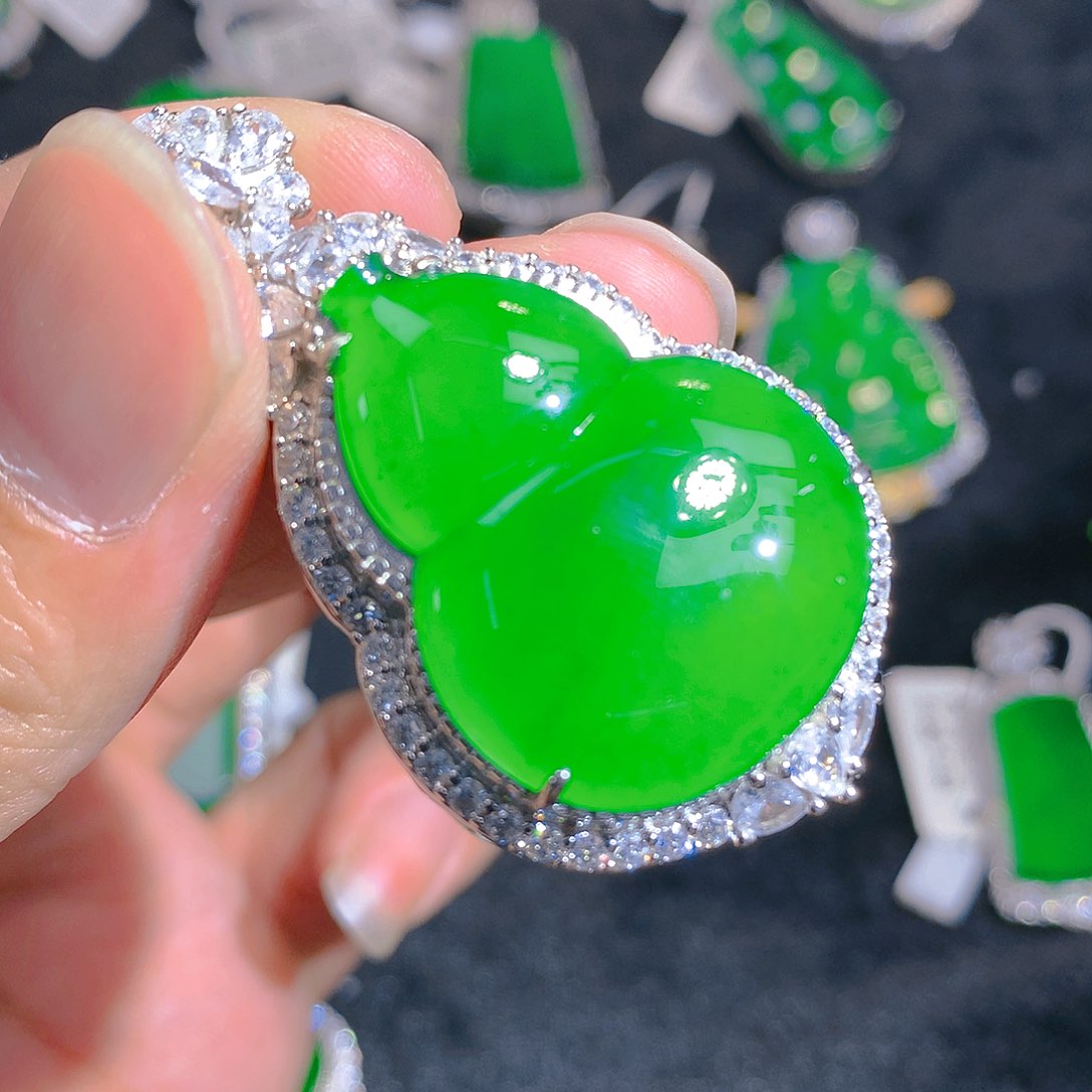 翡翠颈饰银S925镶嵌吊坠