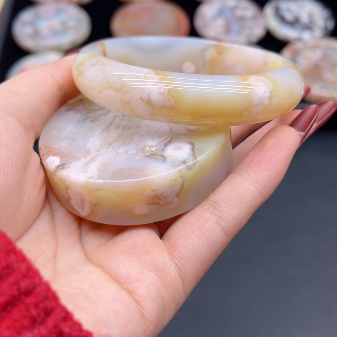 玛瑙/玉髓手镯未镶嵌61