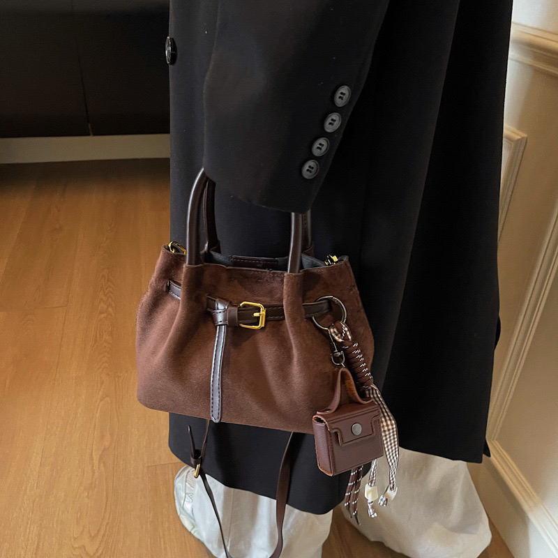 中古包包复古轻奢风单肩时尚锁扣单肩款见外包装斜挎包气质白色