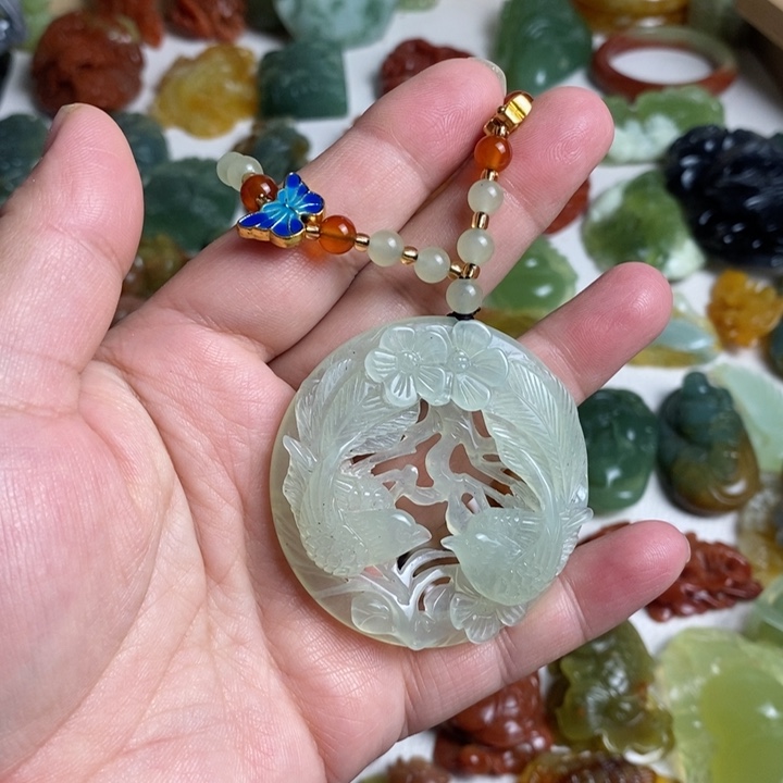 蛇纹石玉颈饰未镶嵌