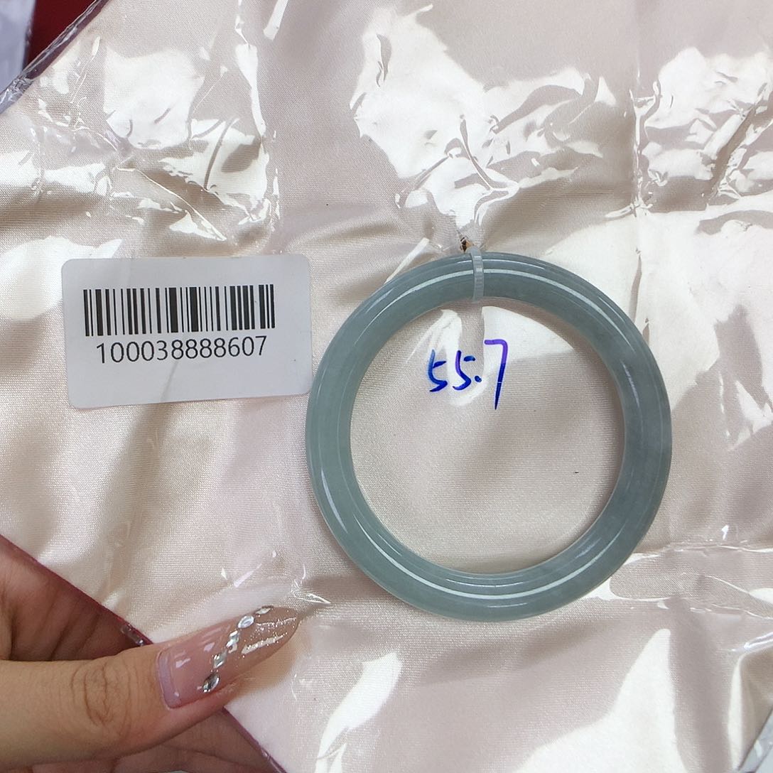 翡翠手镯未镶嵌天然缅甸翡翠手镯