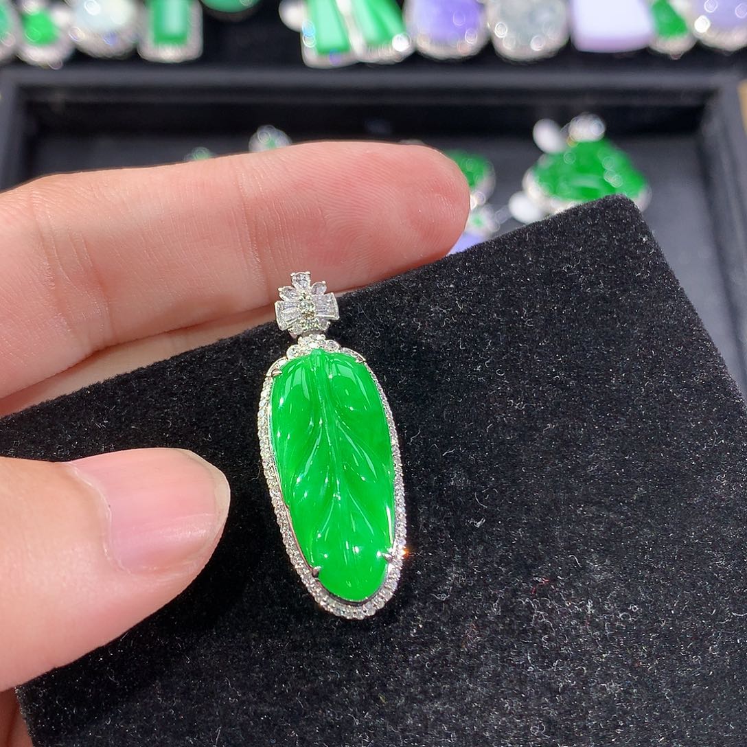 翡翠18K金镶嵌颈饰