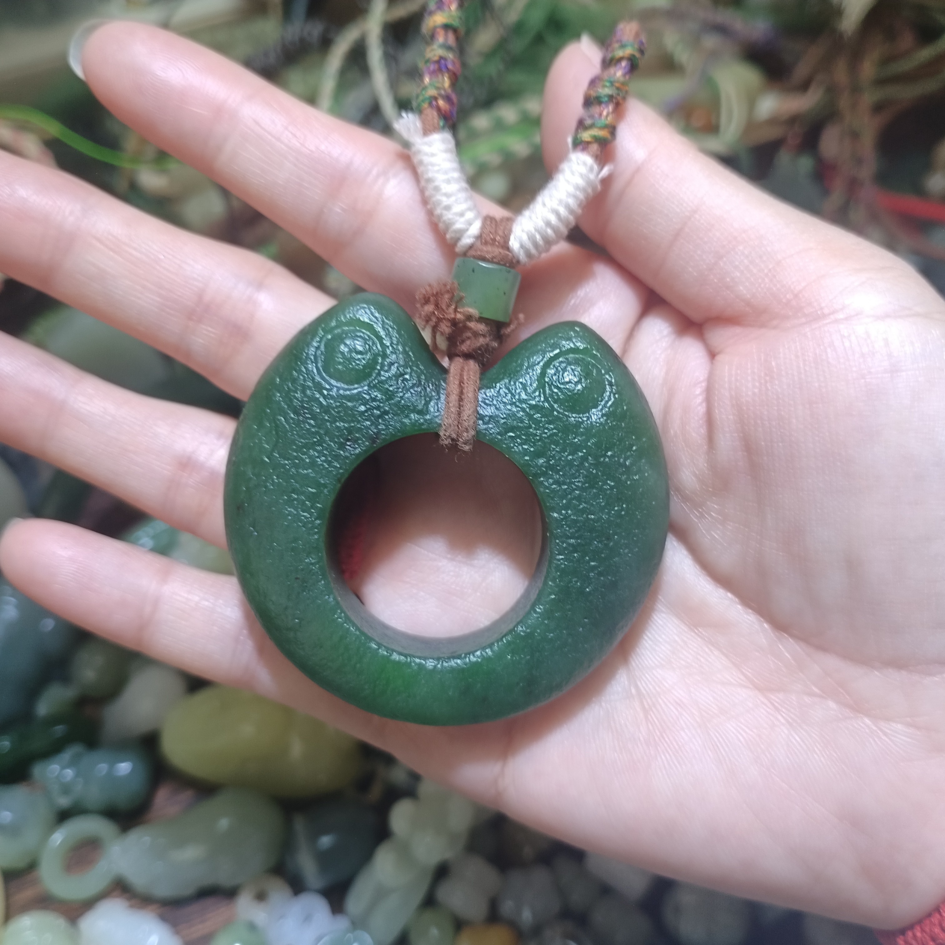 和田玉碧玉猫头吊坠