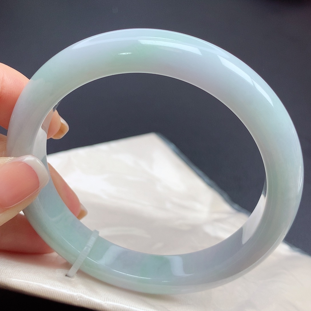 翡翠手镯未镶嵌淡****风61圈口