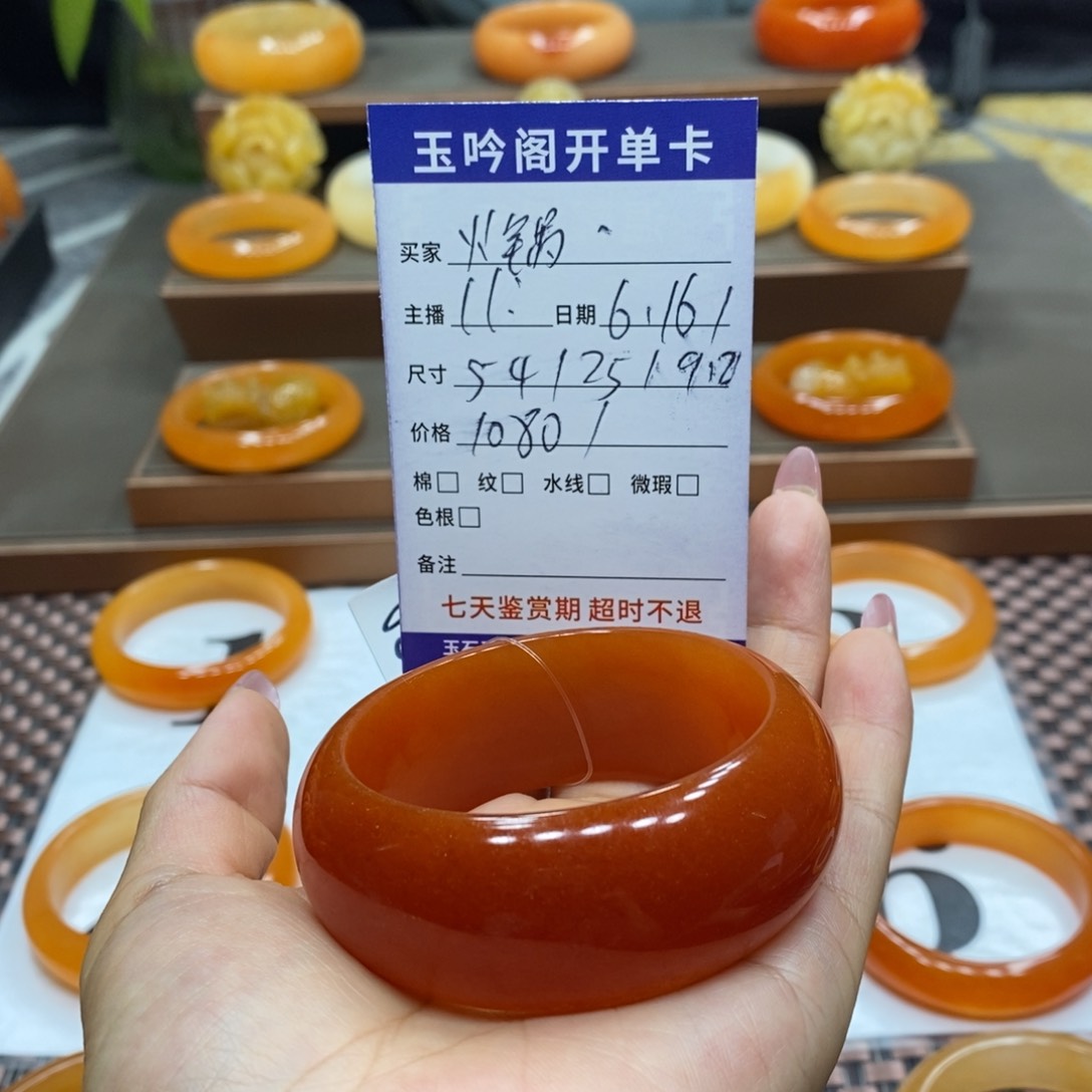 青***锅石英质玉未镶嵌颈饰