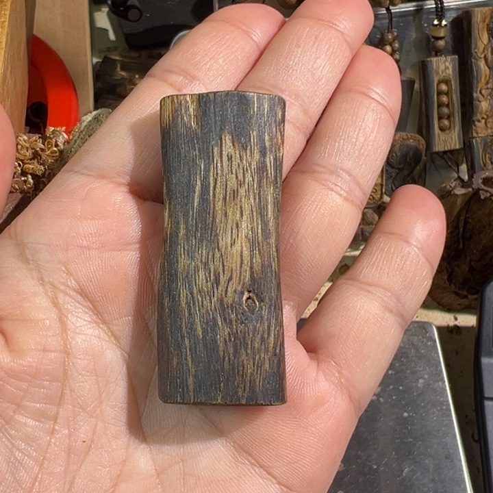 沉香吊坠绿棋楠沉香吊坠6.3克