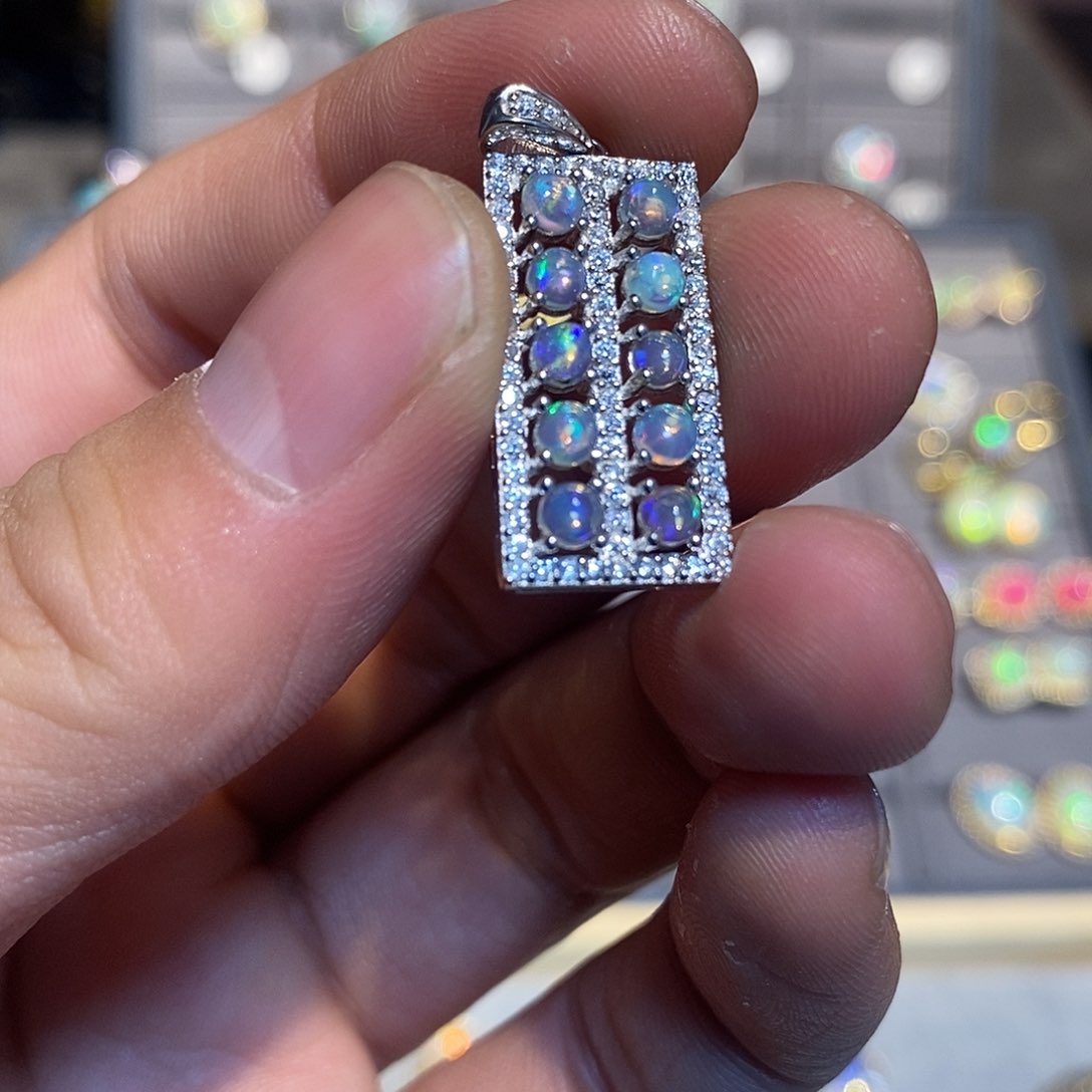 欧泊欧泊吊坠银S925镶嵌蓉****」