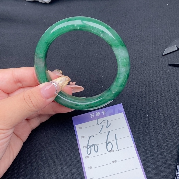 石英质玉（非洲翠）手镯未镶嵌52