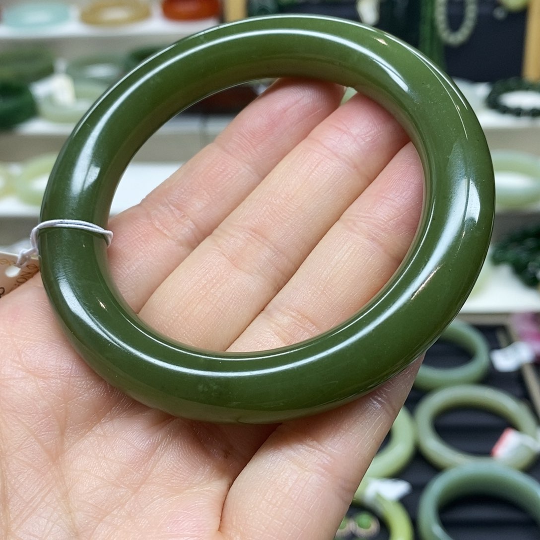 和田玉未镶嵌手镯